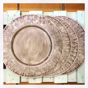 Bajo plato metal gris