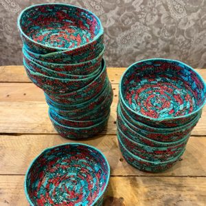 Set 6 Cestitos artesanales  verdes con granate