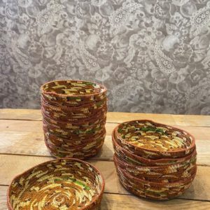 Set de 6 cestitos artesanales en tonos marrones
