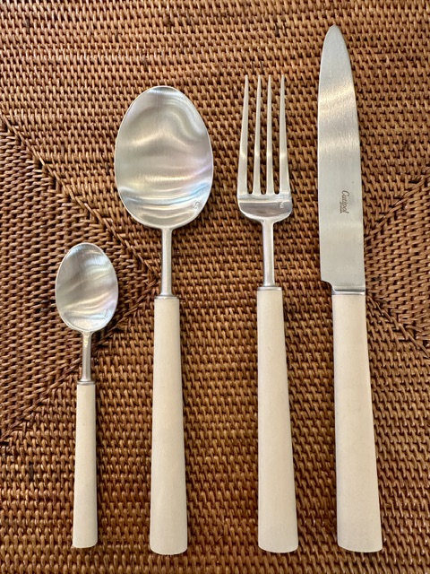 Cubertería Ebony Ivory 115 piezas
